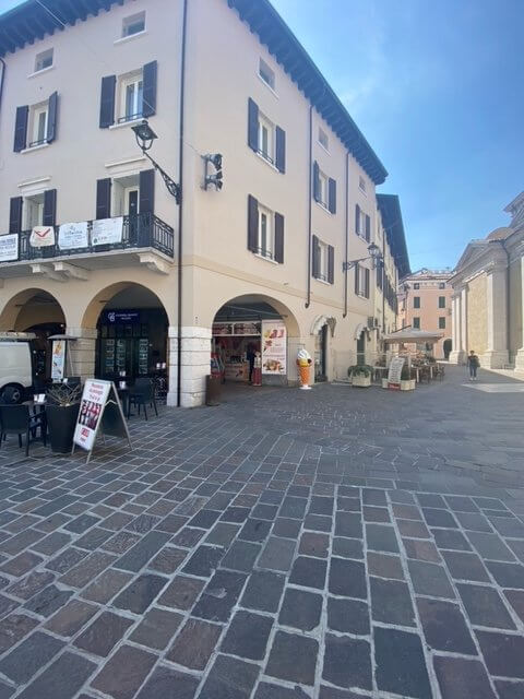 Piazza Desenzano del Garda Malvezzi 24